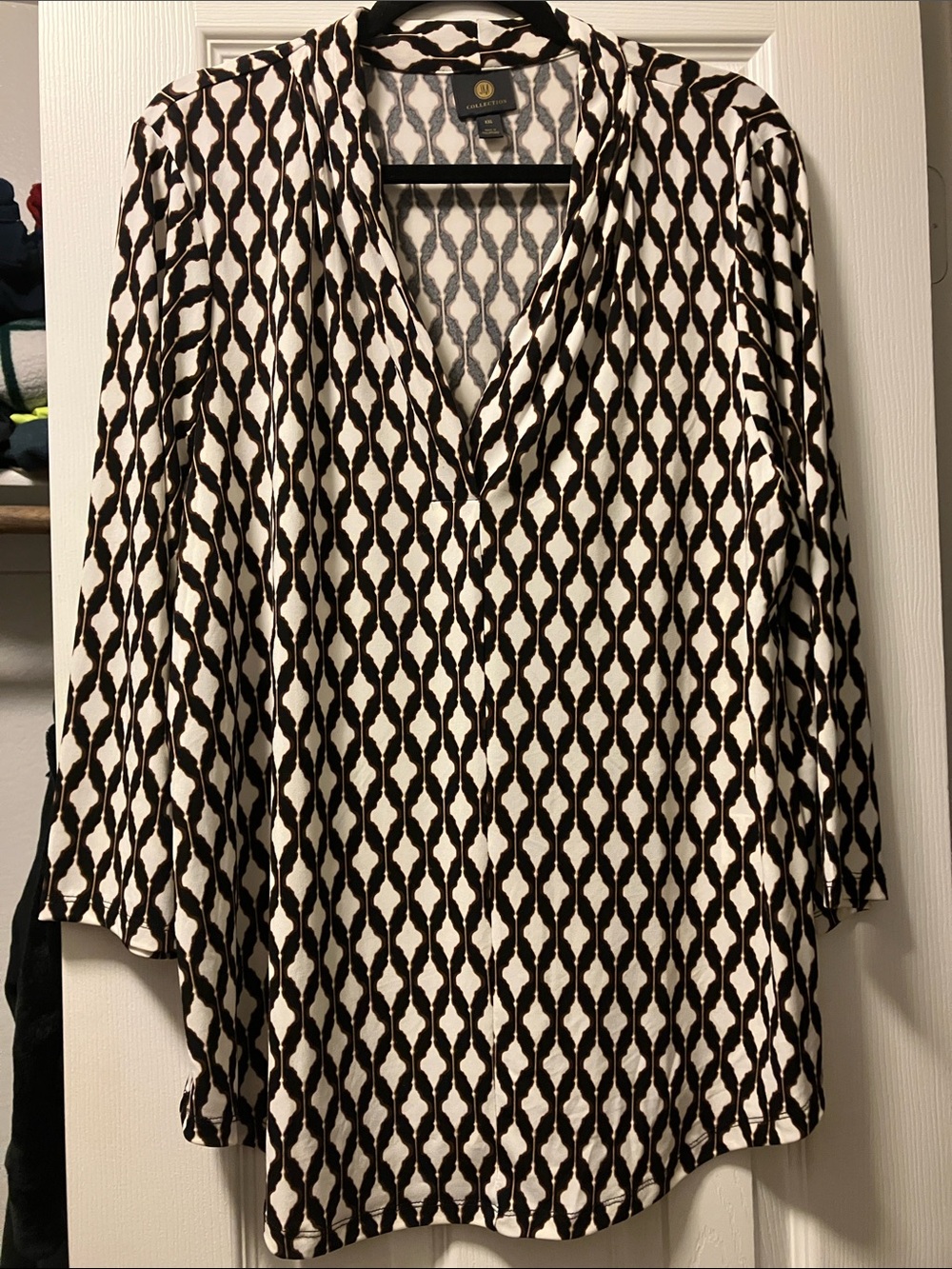JM Collection Black and White Geometric V-Neck Tunic Blouse